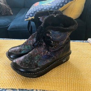 Cute boots for sale!